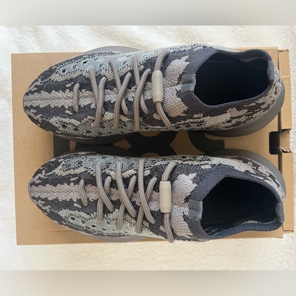 Yeezy Boost 380 Stone Salt - Picture 5 of 8